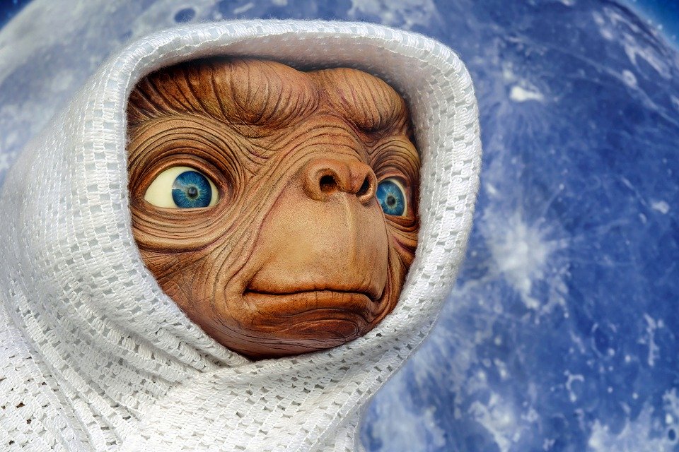 E.T. Comes Back After 37 Years Meets Elliots Kids - Scioto Post