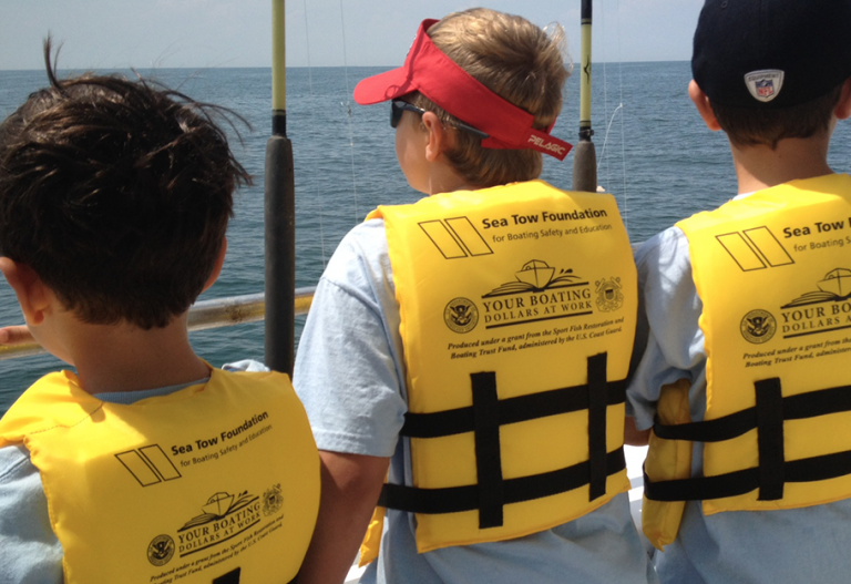 Nonprofit Service Sets up Free Loaner Life Jacket Station at Deer Creek