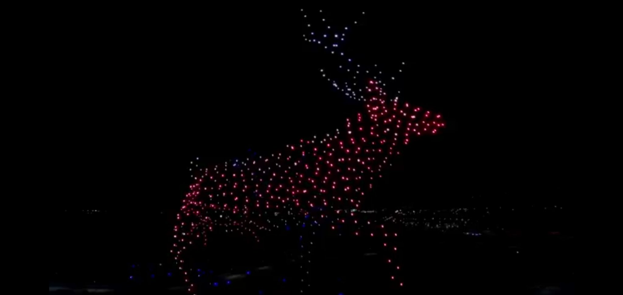 (Video) Amazing Holiday Drone Light Show Synchronized To Christmas