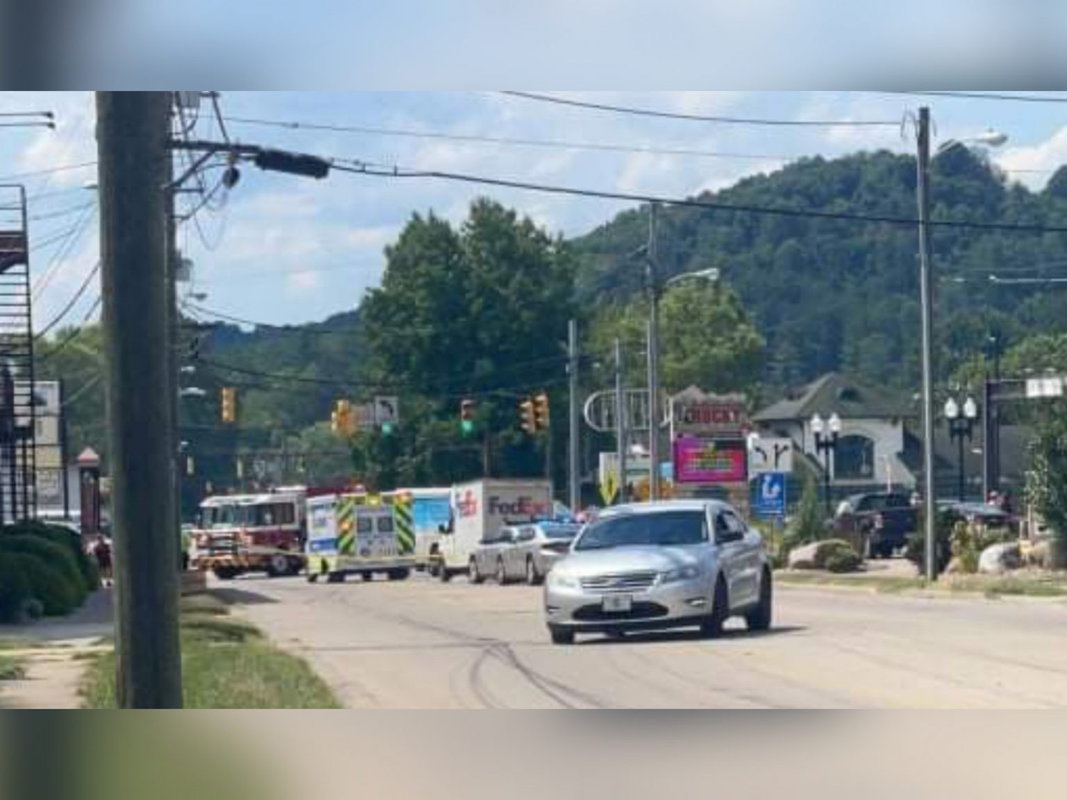 BREAKING NEWS Nelsonville OH Serious Three Vehicle Crash, Nelsonville