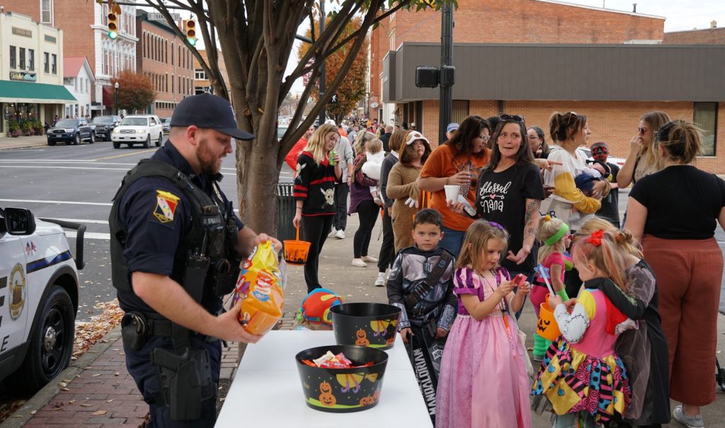 (Photo Dump) Circleville Downtown Business Trick or Treat Scioto Post