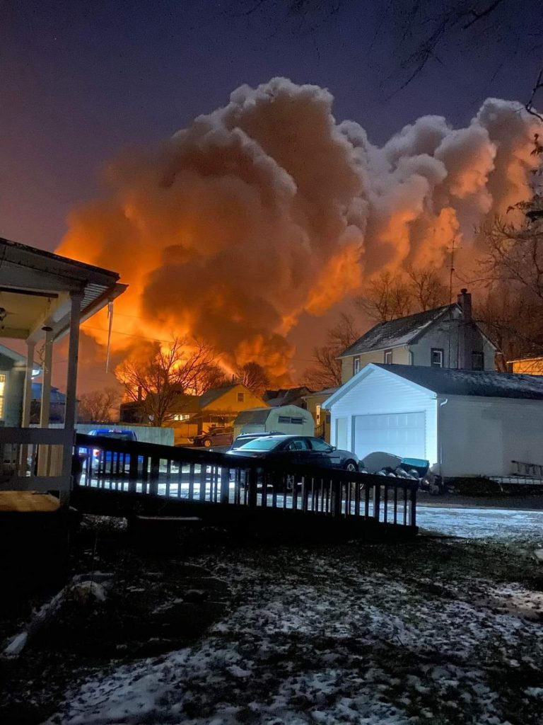 Breaking - Massive Train Derailment in East Palestine Ohio, Shelter in  Place Issued - Scioto Post