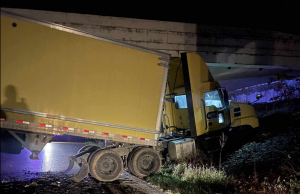 UPDATE – Truck Crashes Off U.S. 35 Bridge in Ross County, Closing Lanes for 10 Hours